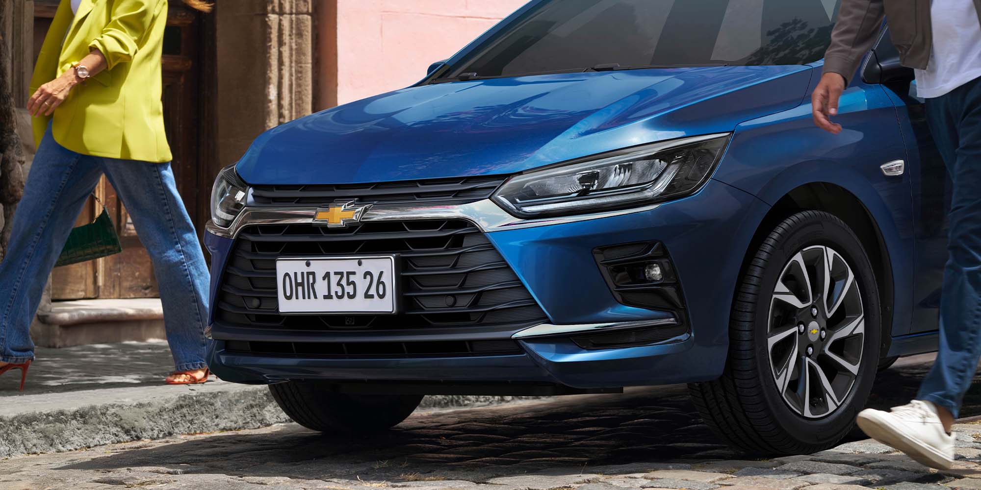 Vista frontal del Chevrolet Onix LT Turbo MT con diseño moderno